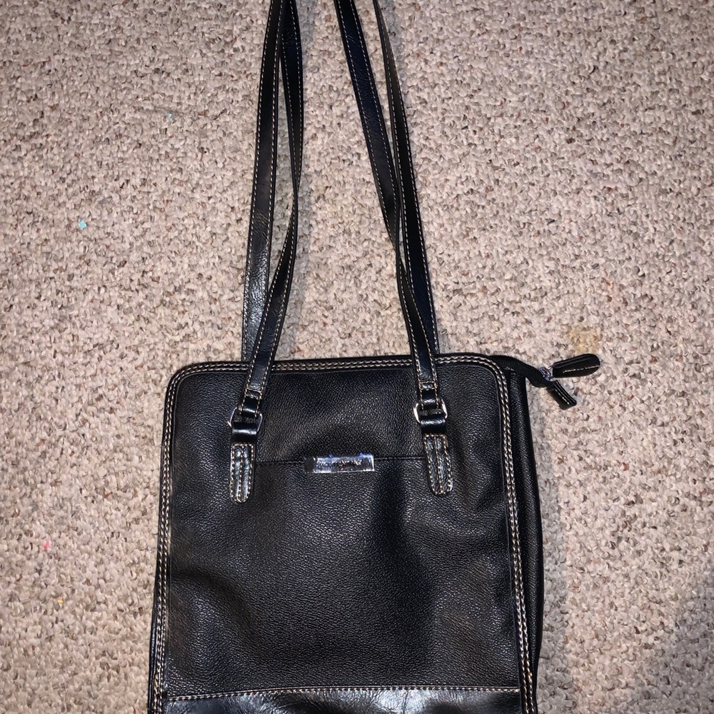 Jaclyn Smith purse